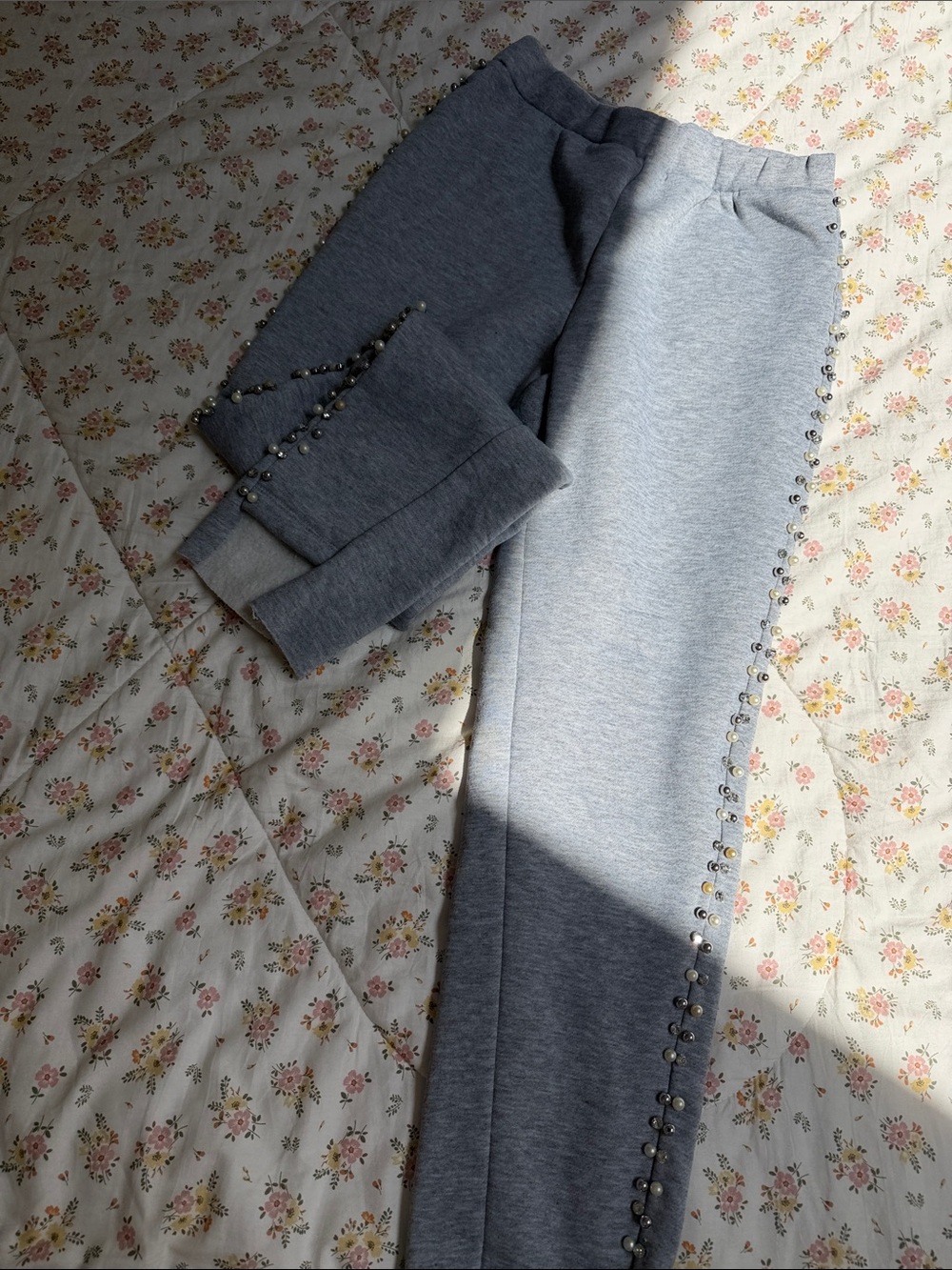Lea & Viola Grey Pearl-Studded Sweatpants